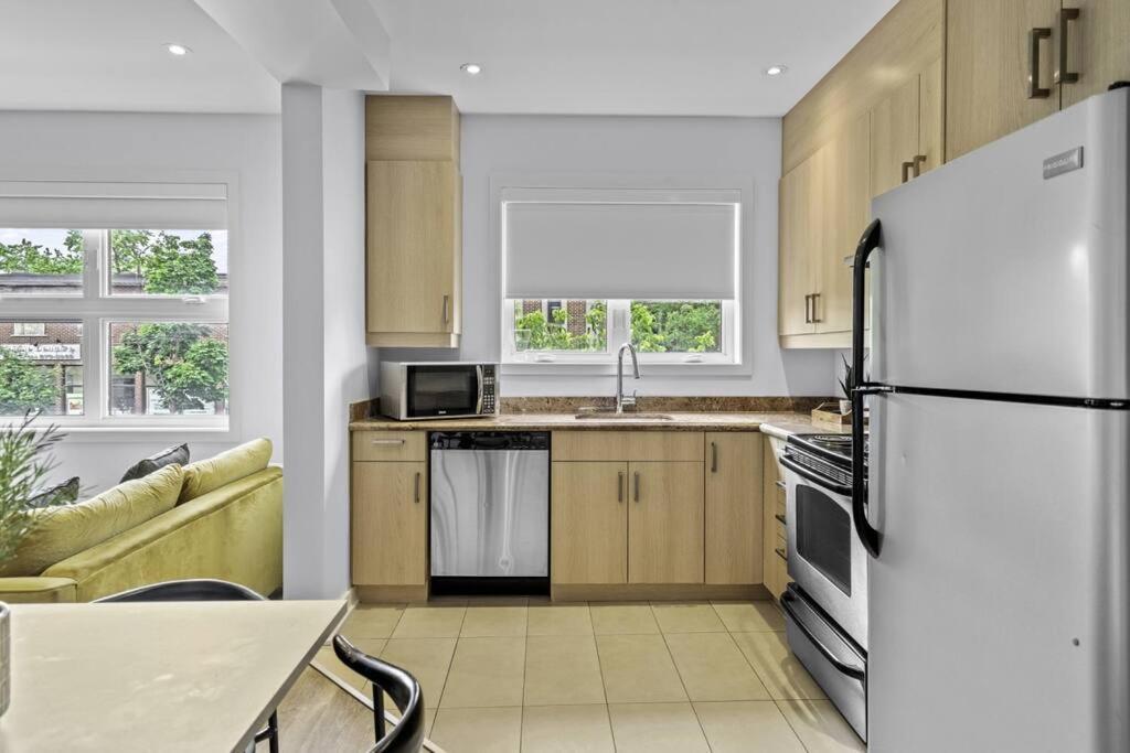 Stylish 2 Bedroom Haven By Jean Talon Market Монреаль Экстерьер фото